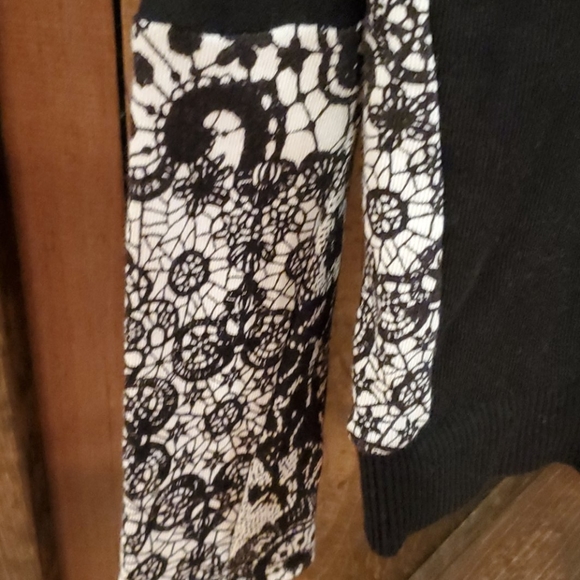 F21 Sweater with Sleeve and Body detail - Picture 2 of 3